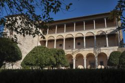 Palazzo Piccolomini, uno dei capolavori del Rinascimento a Pienza, in Toscana: è stato utilizzato come luogo delle riprese de i Medici, la fiction TV anglo-italiana - © Laura ...