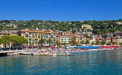 Panorama di Santa Margherita Ligure e la sua spiaggia urbana - © Joymsk140 / Shutterstock.com