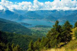 Il panorama dal monte Legnone, con il lago di Como e la zona di Colico - © Scisetti Alfio / Shutterstock.com