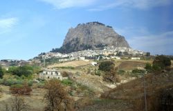 Panorama del borgo di Sutera in Sicilia - © Berthold Werner, CC BY-SA 3.0, Wikipedia