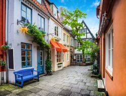 Panorama del quartiere Schnoor con una via storica di Brema, Germania - © Jon Chica / Shutterstock.com
