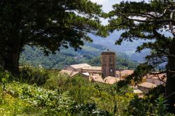 Panorama sul villaggio di Rometta, tra le montagne del messinese in Sicilia