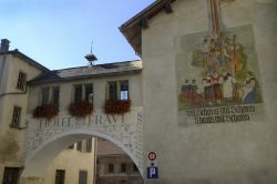 Particolare dello storico Hotel Fravi di Andeer in Svizzera, Canton dei Grigioni