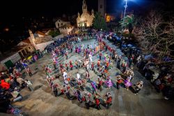 Piazza Dolac nel villaggio di Lastovo (Croazia) durante la festa di Carnevale - © Stjepan Tafra / Shutterstock.com