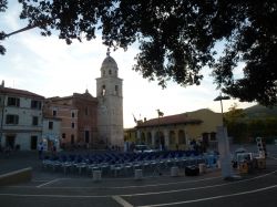Piazza Vittorio Veneto a Sirolo, area pedonale ...