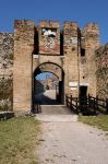Ponte levatoio nella fortezza di Lonato del Garda, Lombardia, Italia. Il nome Lonato dovrebbe derivare dal termine celtico "lona" con il significato di laghetto.





