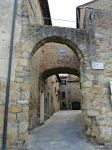 Porta a Chianni, uno scorcio del borgo di Gambassi Terme in Toscana - © Mongolo1984 - CC BY-SA 4.0, Wikipedia