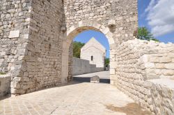 Porta d'ingresso alla vecchia città di Nin, Croazia.
