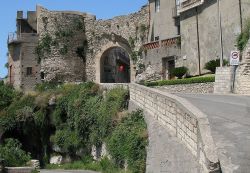 Porta Milazzo nel borgo di Rometta in Sicilia - © Pinodario - Pubblico dominio, Wikipedia