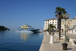 Porto di Porec, Croazia. Parenzo è ben collegata al resto dell'Istria e a tutte le città principali come Trieste, Fiume e Zagabria. Il traffico marittimo è oggi composto ...