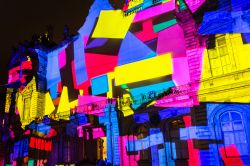 Proiezione luminosa su un edificio durante la Festa delle Luci di Lione, il più importante nel suo genere della Francia - foto © Eddy Galeotti / Shutterstock.com