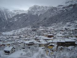 San Lorenzo Dorsino fotografata in inverno dopo una copiosa nevicata (Trentino) - © Jmz1902, CC BY-SA 3.0, Wikipedia