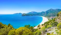 La spiaggia di Oludeniz sulla Costa Turchese della Turchia