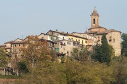 Sinio il borgo sulla Strada Romatica delle Langhe e de Roero in Piemonte