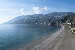 Spiaggia nei dintorni di Minori sulla costiera amalfitana, Campania - © gigadesign / Shutterstock.com