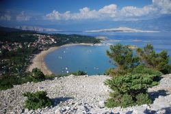Spiaggia Paradiso (Rajska plaza) uno dei lidi bellissimi sull'Isola di Rab in Croazia