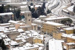 Il centro di Spoleto in Umbria, fotografato dopo una copiosa nevicata invernale.