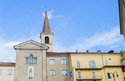 La torre campanaria della chiesa di Sant'Agostino a Mondovì, Piemonte, Italia.


