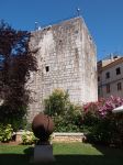 Torre medievale a Porec, Croazia. Si trova all'inizio della via centrale della cittadella: costruita alla metà del XV° secolo in stile gotico, è caratterizzata da un bel ...