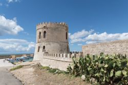 Torre Vado in Puglia, Salento: spicca la torre di difesa che faceva parte del sistema di fortificazioni volute dal Regno di Napoli, a difesa dalle incursioni dei pirati saraceni