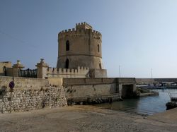 Torre Vado, si trova nella Marina di Morciano di Leuca in provincia di Lecce, nel Salento - © Lucamato / Shutterstock.com
