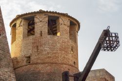Torrione delle mura di Mondavio, provincia di Pesaro-Urbino (Marche).
