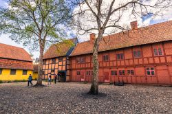 Tradizionale architettura danese nel centro storico di Odense, isola di Fionia - © RPBaiao / Shutterstock.com