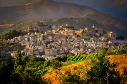Tramonto spettacolare sul borgo di Castiglione di Sicilia
