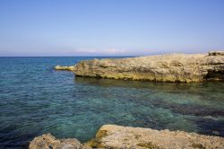 Un tratto di costa ideale per snorkeling a San Foca di Lecce, costa adriatica del Salento, Puglia