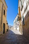 Un vicolo dl borgo storico di Presicce in Puglia