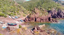 Una caletta rocciosa nei pressi di Nebida in Sardegna