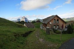 Una delle passeggiate alla scoperta del piccolo paesino di Stoos, Svizzera.
