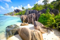 Una delle spiagge più belle delle Seychelles: Anse Source d'Argent  isola La Digue