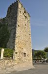 Una delle torri della fortezza a Torri del Benaco, provincia di Verona. La sua costruzione risale al XIV° secolo - © 236750200 / Shutterstock.com