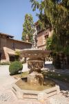 Una fontana nel parco di Grazzano Visconti: da visitare il parco con il suo giardino all'italiana. Un vialetto divide il parco in due zone distinte ma perfettamente simmetriche: le statue ...