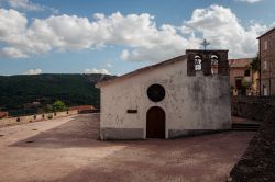Una piccola chiesa nel centro storico di Gavoi, borgo della Sardegna