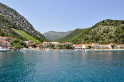 Una pittoresca veduta del villaggio di Trstenik nella penisola di Peljesac, Croazia - © Nutfield Chase / Shutterstock.com