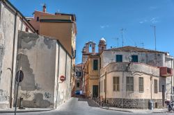 Uno scorcio del centro storico di Alghero in una giornata primaverile, Sardegna.


