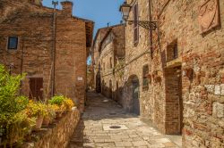 Uno scorcio del centro storico di Colle di Val d'Elsa, Toscana. Nel corso dei secoli, questa località, a causa della sua posizione a metà strada fra Firenze e Siena, è ...
