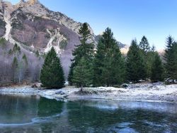 Uno scorcio del lago Creme in inverno, Recoaro Terme (Veneto). E' uno dei sentieri più frequentati dagli escursionisti nei pressi di Recoaro.
