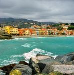 Veduta panoramica di Celle Ligure, provincia di Savona, con le case colorate affacciate sul mare (Liguria).

