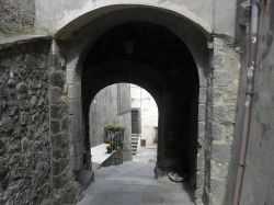 Vicoli del complesso del castello di Latera nel Lazio
