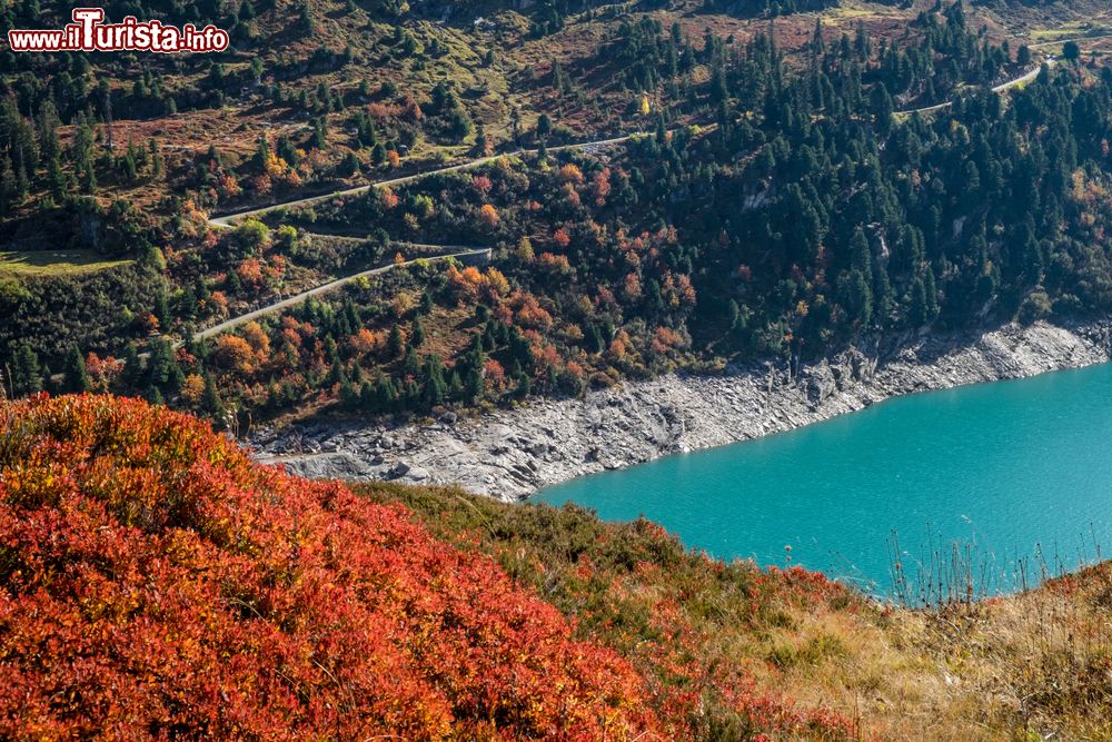 Immagine Il lago di Zervreilasee in autunno, non distante da Vals
