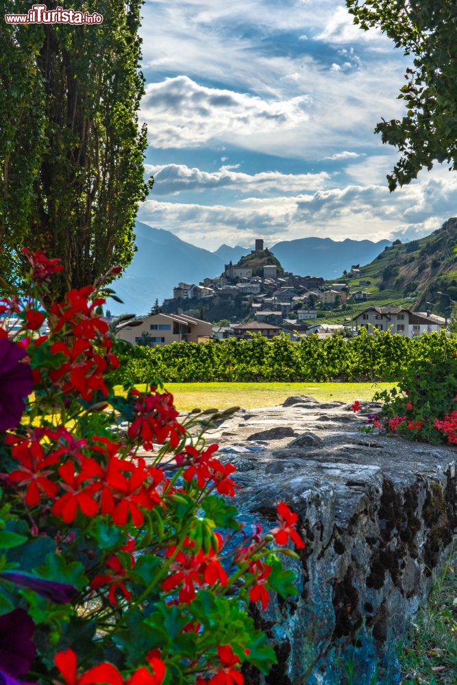Immagine Uno scorcio spettacolare del borgo di Saillon nel Canton Vallese in Svizzera