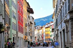 Centro pedonale di Trento - Grazie alle sue dimensioni piuttoste ridotte, il centro di Trento può essere comodamente visitato con una passeggiata a piedi fra vie e piazze che ospitano ...