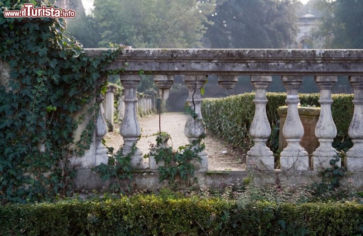 Immagine Passeggiando nel parco di Villa Borghese a Roma - © Polina Shestakova / Shutterstock.com