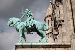 Monumento a Giovanna d Arco: si trova davanto alla Basilica del Sacro Cuore a Montmartre, Parigi - © Nikonaft / Shutterstock.com