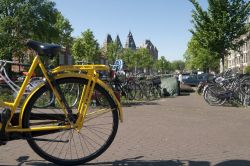 Biciclette parcheggiate nel quartiere de Pijp Amsterdam - © Ozgur Guvenc / Shutterstock.com 