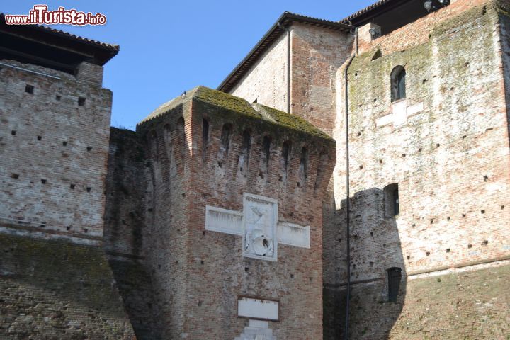 Immagine Una delle torri di Castel Sismondo a Rimini