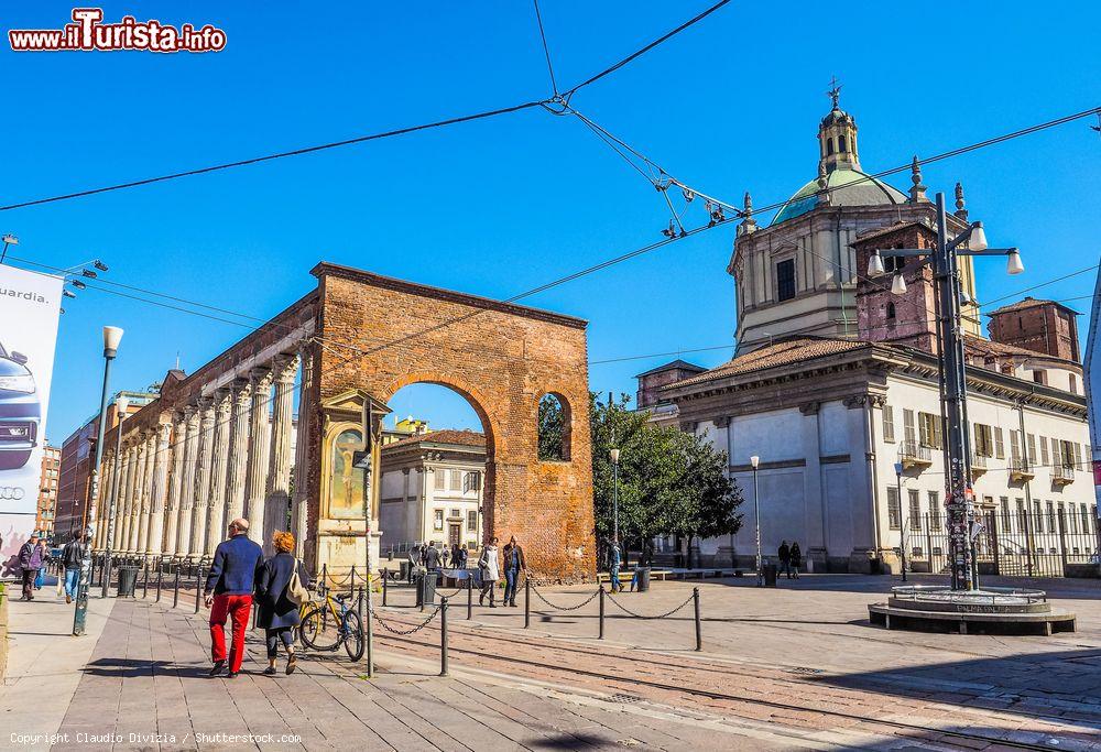 Immagine Le colonne di San Lorenzo si trovano di fronte all'omonima basilica nel centro di Milano - © Claudio Divizia / Shutterstock.com
